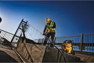 Бур DeWALT "SDS-MAX с пустотелым стволом, 4 Y-образные кромки, 16x400x600мм №7