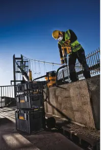 Бур DeWALT "SDS-MAX с пустотелым стволом, 4 Y-образные кромки, 16x400x600мм №10