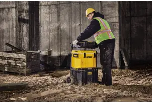Ящик TOUGHSYSTEM 2.0 DeWALT, 555х375х317 мм, збільшеної місткості з лотком №15
