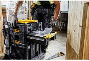 Ящик инструментальный DeWALT TSTAK ™ III, 440х314мм, с 6 извлекаемыми чашками для принадлежностей. №12