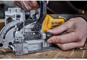Фрезер аккумуляторный бесщёточный DeWALT DCW682N №27
