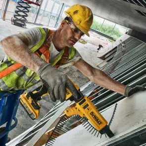 Шуруповерт аккумуляторный DeWALT, 18V XR Li-Ion, бесщеточный, 30/5 Нм, 4400 об / мин, чемодан, вес (с аккум. 2 Ач - с аккум. 5 Ач) 1.48 / 1.8 кг №13