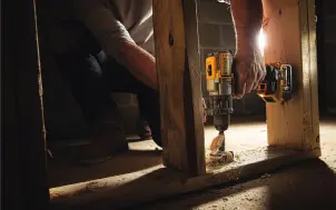 Дрель- шуруповерт аккумуляторная бесщёточная ударная DeWALT DCD996P3 №7