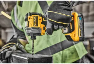 Набір з двох інструментів безщіткових DeWALT DCK2050H2T №18