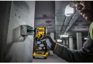 Набор из двух инструментов бесщеточных DeWALT DCK2051H2T №25