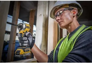 Набор из двух инструментов бесщеточных DeWALT DCK2051H2T №26