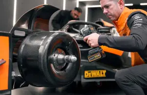 Набір з двох інструментів акумуляторних безщіткових McLaren F1 TEAM LIMITED EDITION DeWALT DCK200MP2T №30