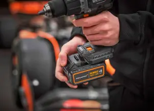 Набор из двух инструментов аккумуляторных бесщеточных McLaren F1 TEAM LIMITED EDITION DeWALT DCK200MM2T №29