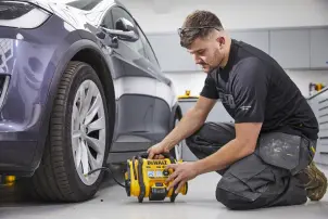 Компресор повітряний акумуляторний DeWALT DCC018N №10