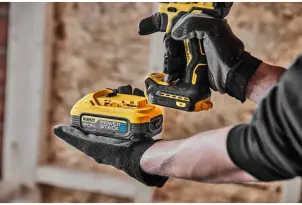 Дриль-шуруповерт акумуляторний безщітковий DeWALT DCD800H2T №9