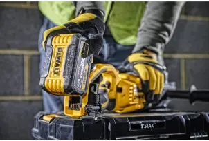 Дриль акумуляторний безщітковий DeWALT DCD470N №16