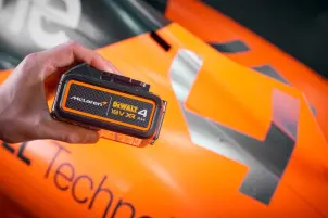 Дриль-шурупокрут ударний McLaren F1 TEAM LIMITED EDITION DeWALT DCD85MM2T №17