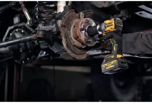 Гайкокрут ударний акумуляторний безщітковий DeWALT DCF921P2G №14
