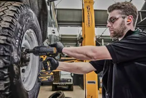 Гайкокрут ударний акумуляторний безщітковий DeWALT DCF900P2G №8