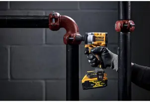 Гайкокрут ударний акумуляторний безщітковий DeWALT DCF921NT №10