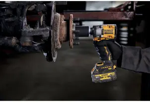 Гайкокрут ударный аккумуляторный бесщеточный DeWALT DCF923P2G №19
