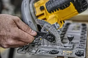Пилка дискова мережева DeWALT DWE576K №4
