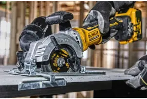 Пила дисковая аккумуляторная бесщеточная DeWALT DCS571N №6