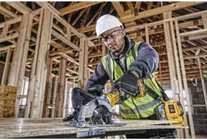 Пила дисковая безщеточная аккумуляторная компактная DeWALT DCS571NT №4