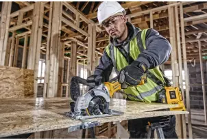 Пила дисковая безщеточная аккумуляторная компактная DeWALT DCS571NT №7