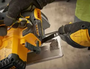 Пилка дискова по металу акумуляторна DeWALT DCS383N №8