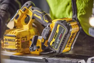 Пила дискова акумуляторна безщіткова DeWALT DCS573NT №8