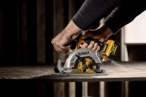 Пила дисковая аккумуляторная бесщеточная DeWALT DCS512N №3
