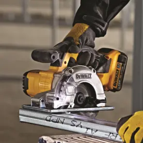 Пила дисковая аккумуляторная DeWALT DCS373N №3