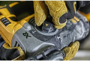 Перфоратор аккумуляторный SDS-Plus DeWALT DCH274N №6