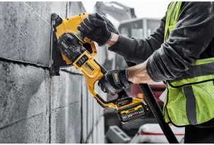 Шлифмашина угловая - болгарка бесщеточная аккумуляторная DeWALT DCG460NK №7