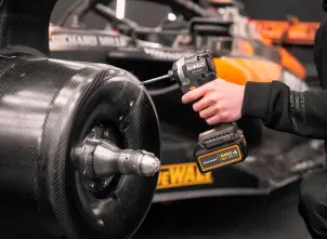 Шуруповерт ударный McLaren F1 TEAM LIMITED EDITION DeWALT DCF85MM2T №16