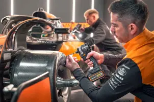 Шурупокрут ударний McLaren F1 TEAM LIMITED EDITION DeWALT DCF85MP2T №16