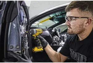 Шурупокрут акумуляторний безщітковий DeWALT DCF601N №8