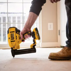 Степлер скобозабивний акумуляторний безщітковий DeWALT DCN681N №9