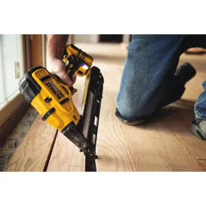 Пістолет цвяхозабивний акумуляторний безщітковий DeWALT DCN650P2 №6