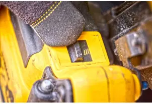Пістолет цвяхозабивний акумуляторний безщітковий DeWALT DCN930N №10