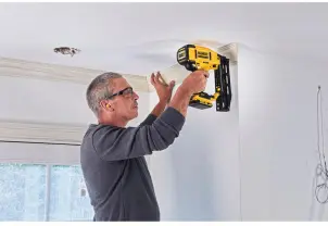 Пістолет цвяхозабивний акумуляторний безщітковий DeWALT DCN662D2 №10