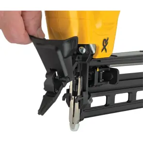 Пістолет цвяхозабивний акумуляторний безщітковий DeWALT DCN662N №3