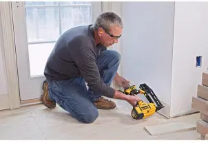 Пістолет цвяхозабивний акумуляторний безщітковий DeWALT DCN662N №9