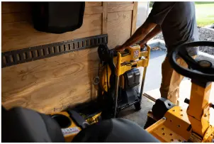 Газонокосилка аккумуляторная бесходная самоходная DeWALT DCMWSP156W2 №14