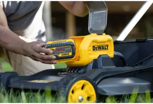 Газонокосилка аккумуляторная бесходная самоходная DeWALT DCMWSP550N №13