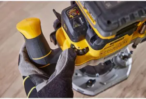 Фрезер акумуляторний безщітковий DeWALT DCW620NT №13