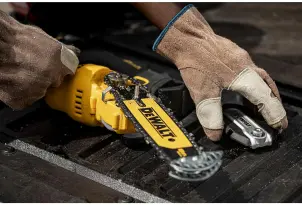Мини-пилка цепная аккумуляторная бесщеточная DeWALT DCMPS520N №7