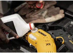 Мини-пилка цепная аккумуляторная бесщеточная DeWALT DCMPS520N №10