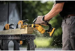 Міні-пилка ланцюгова акумуляторна безщіткова DeWALT DCMPS520P1 №16