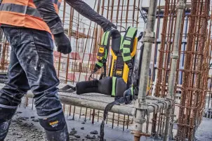 Вибратор-рюкзак глубинный аккумуляторный POWERSHIFT DeWALT DCPS310N №11