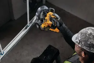 Пила стрічкова акумуляторна безщіткова DeWALT DCS377NT №6