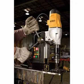 Верстат свердлильний мережевий магнітний DeWALT DWE1622K №4