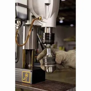 Верстат свердлильний мережевий магнітний DeWALT DWE1622K №8