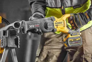 Пила шабельна акумуляторна DeWALT DCS386NT №8